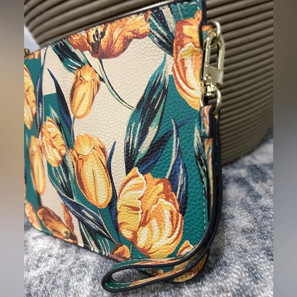 *NWOT Steve Madden Donna Lemon Clutch/Wristlet, - Picture 9 of 13
